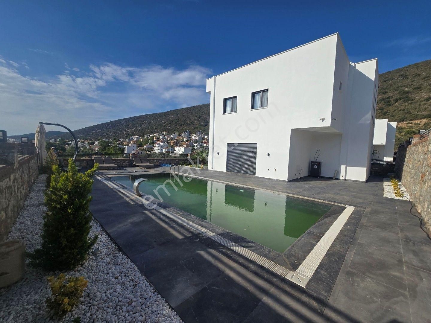 Didim Akbük'te 500 M2 Arsa İçinde Satılık Müstakil 4+1 Villa