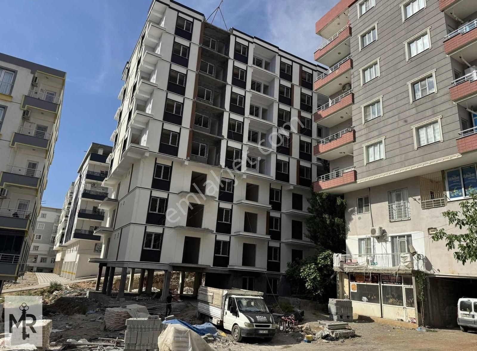 Mr Acabey Emlak'tan Uçar Kırtasiye Yani Satılık 1+1 Daireler