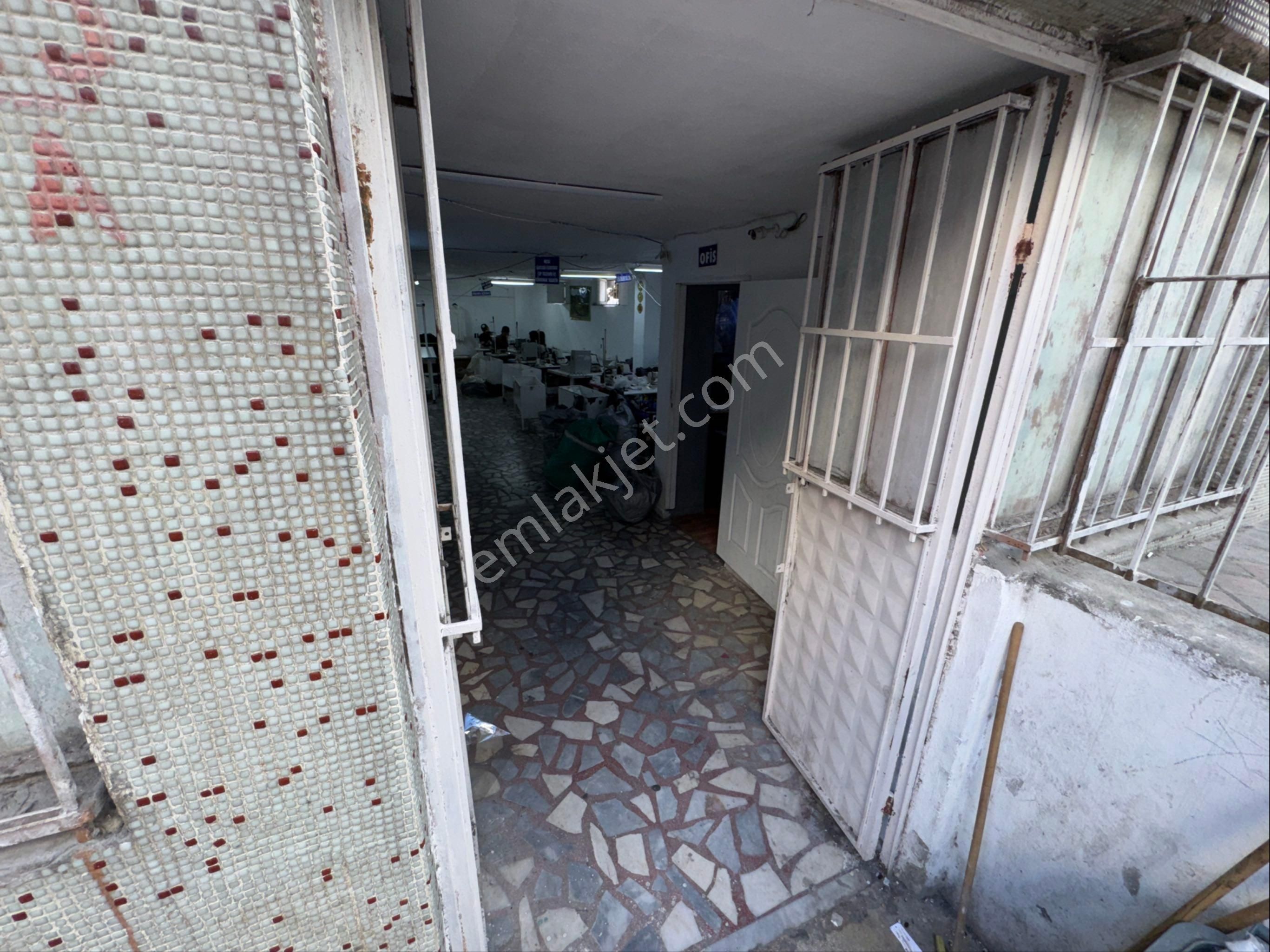 Zaferyapıdan Satılık Caddecephe Dükkan Giriş+yarıbodrum 2dükkan 370m2 İstanbul Sultangazi 50.yılmhde - Görsel 30