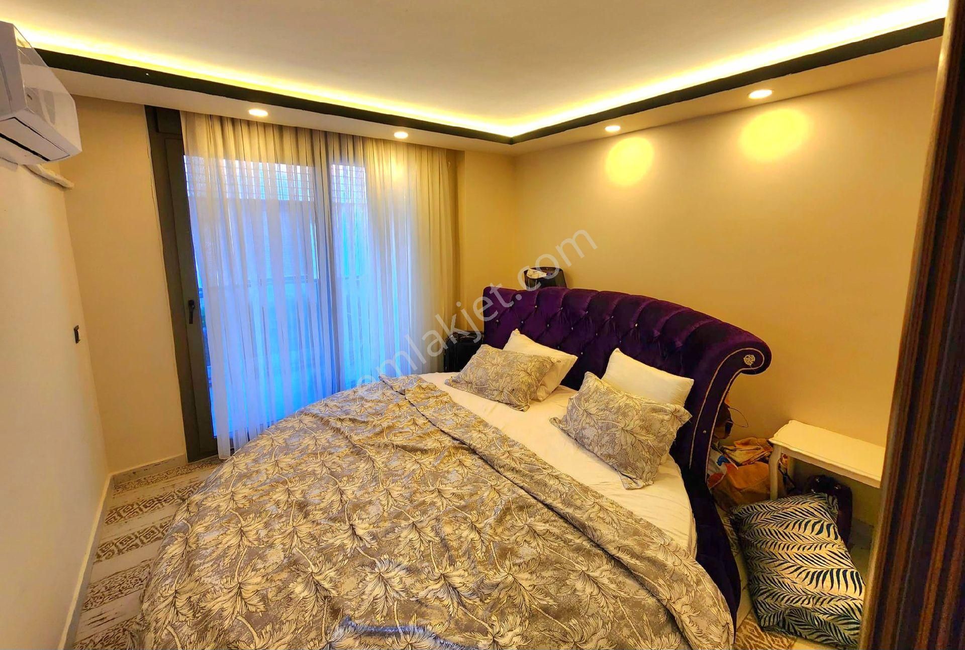 Kuşadasında Plaja Ve Büyük Avm'ye Yakın Özel Havuzlu Ful Eşyalı Tek Müstakil Bahçeli Villa - Görsel 24