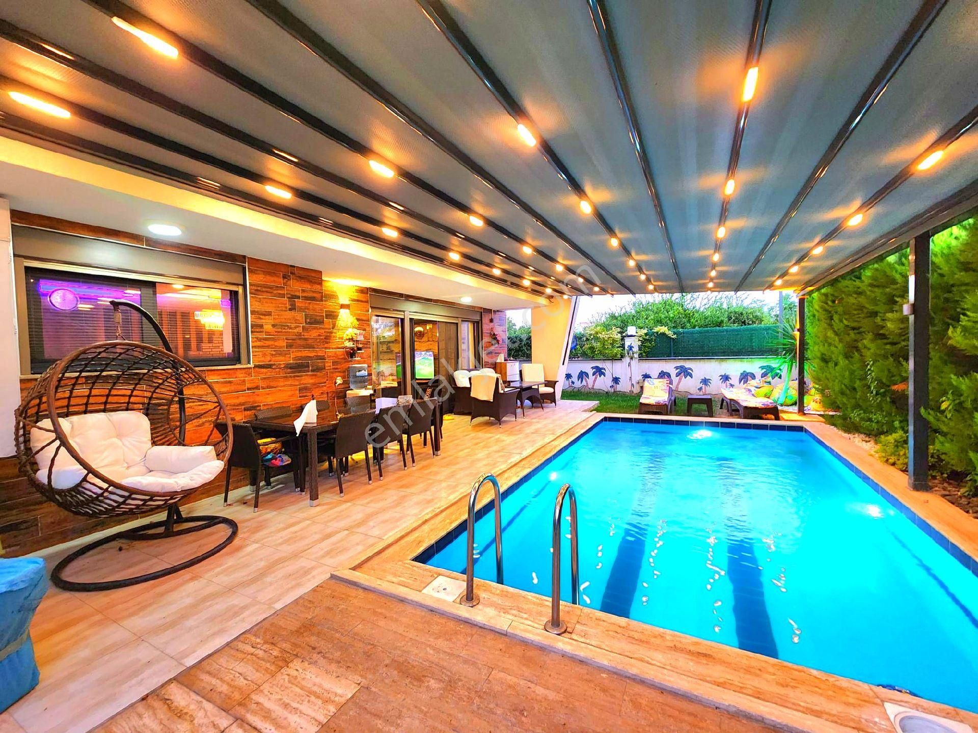 Kuşadasında Plaja Ve Büyük Avm'ye Yakın Özel Havuzlu Ful Eşyalı Tek Müstakil Bahçeli Villa - Görsel 2