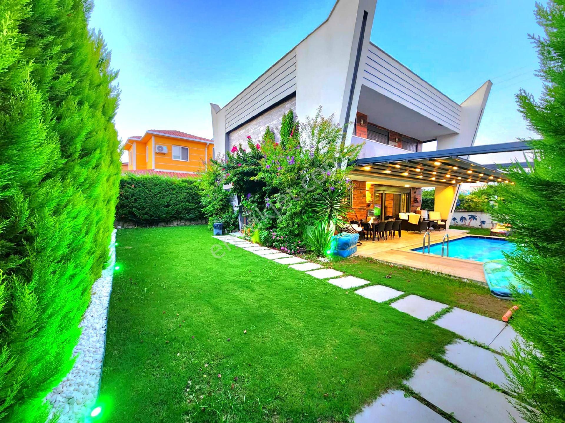 Kuşadasında Plaja Ve Büyük Avm'ye Yakın Özel Havuzlu Ful Eşyalı Tek Müstakil Bahçeli Villa - Görsel 11