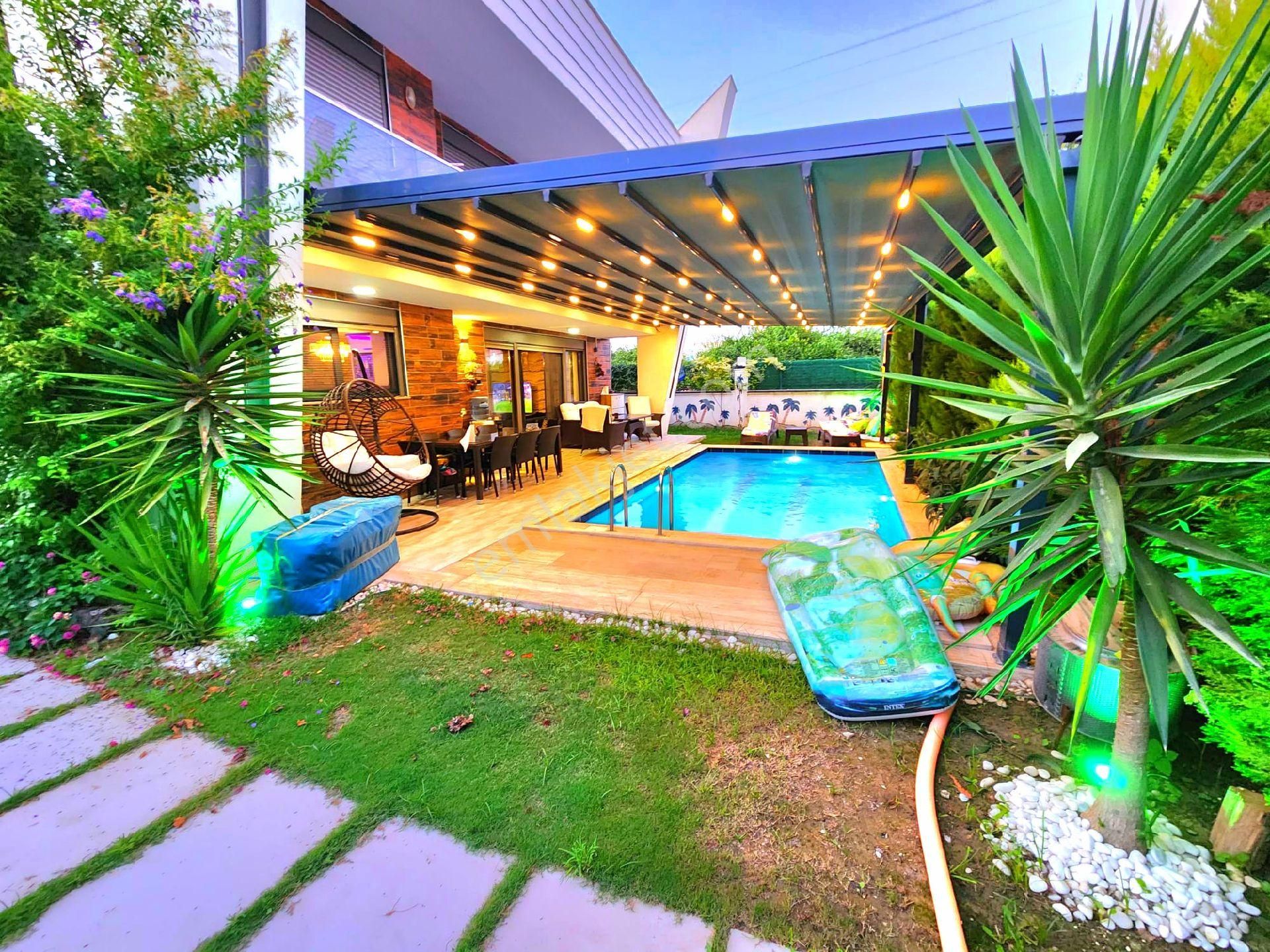 Kuşadasında Plaja Ve Büyük Avm'ye Yakın Özel Havuzlu Ful Eşyalı Tek Müstakil Bahçeli Villa - Görsel 4