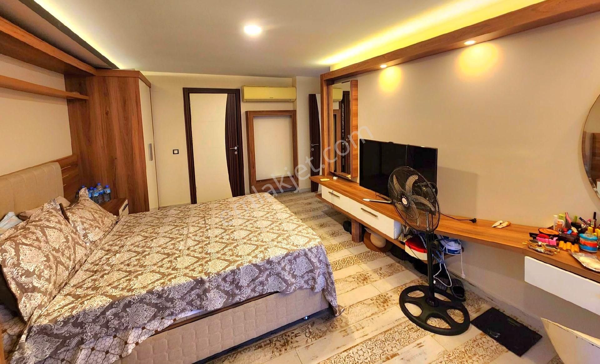 Kuşadasında Plaja Ve Büyük Avm'ye Yakın Özel Havuzlu Ful Eşyalı Tek Müstakil Bahçeli Villa - Görsel 34