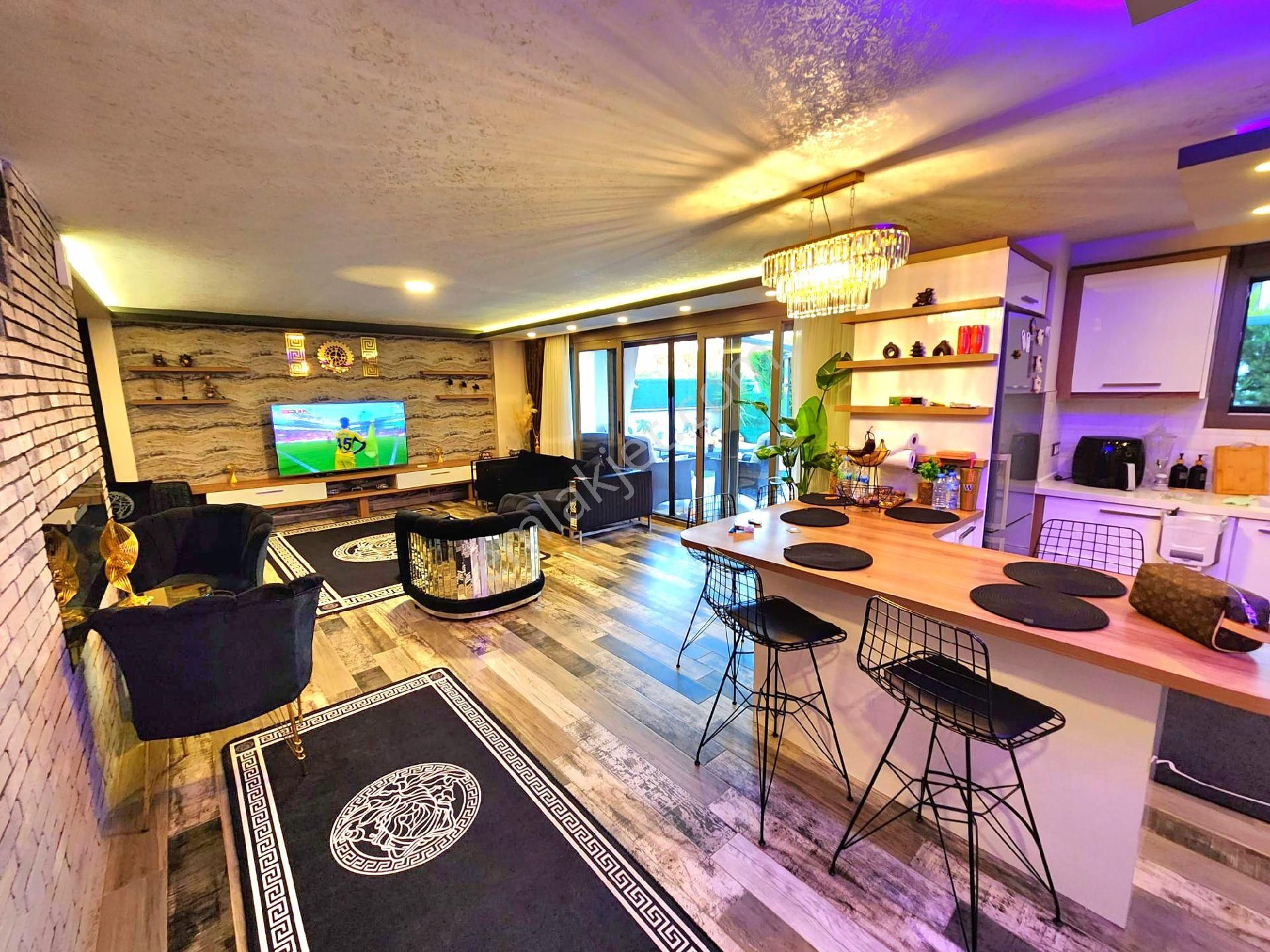 Kuşadasında Plaja Ve Büyük Avm'ye Yakın Özel Havuzlu Ful Eşyalı Tek Müstakil Bahçeli Villa - Görsel 14