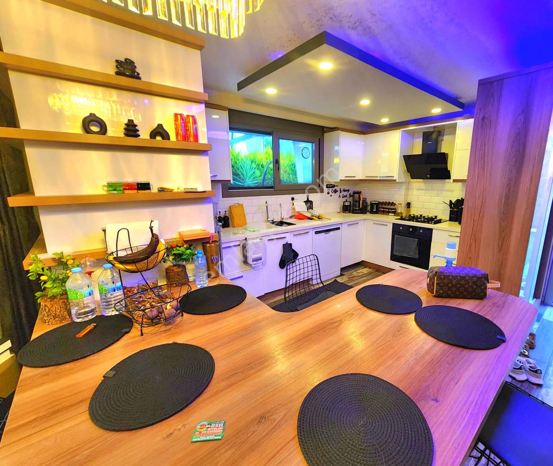 Kuşadasında Plaja Ve Büyük Avm'ye Yakın Özel Havuzlu Ful Eşyalı Tek Müstakil Bahçeli Villa - Görsel 15