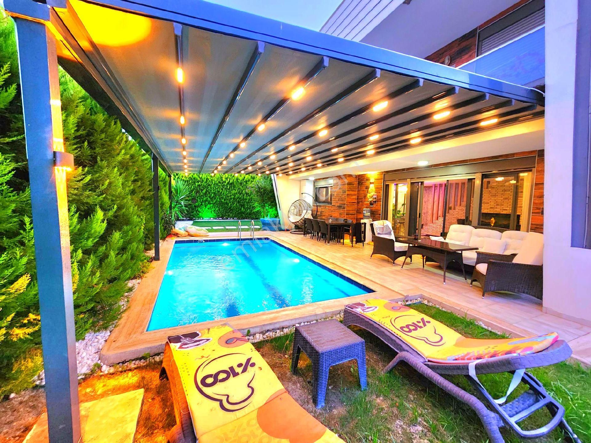 Kuşadasında Plaja Ve Büyük Avm'ye Yakın Özel Havuzlu Ful Eşyalı Tek Müstakil Bahçeli Villa - Görsel 3