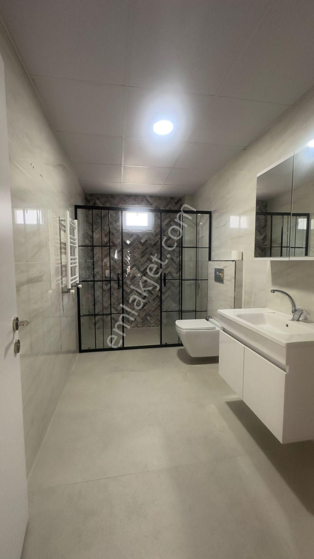 Çengelköy Çamlıktepe 'de Geniş 3+1 Kiralık Daire - Görsel 33