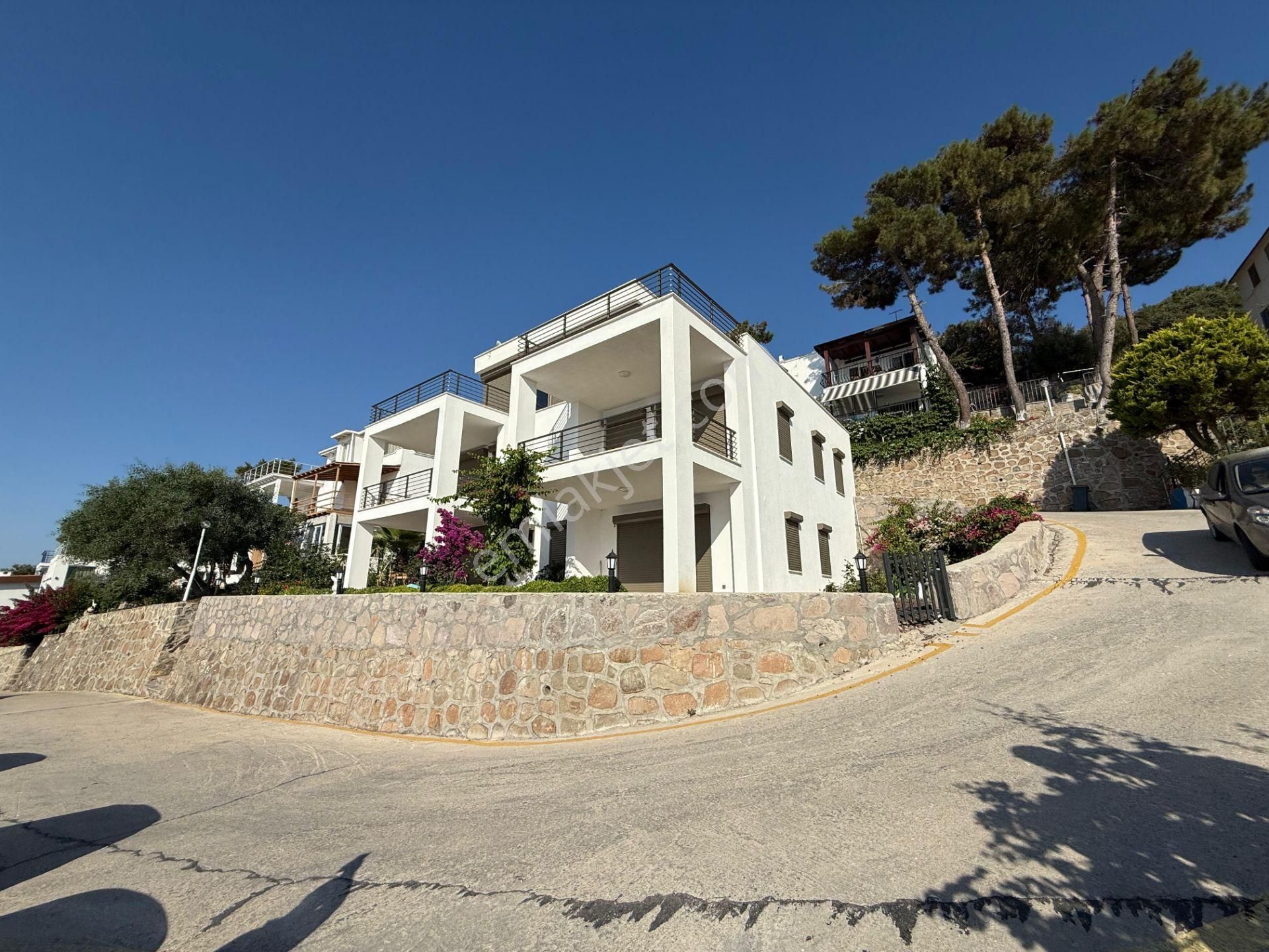 Geriş Mah. Yamaç Evler Sitesinde Full Deniz Manzaralı 4+1 Villa - Görsel 2