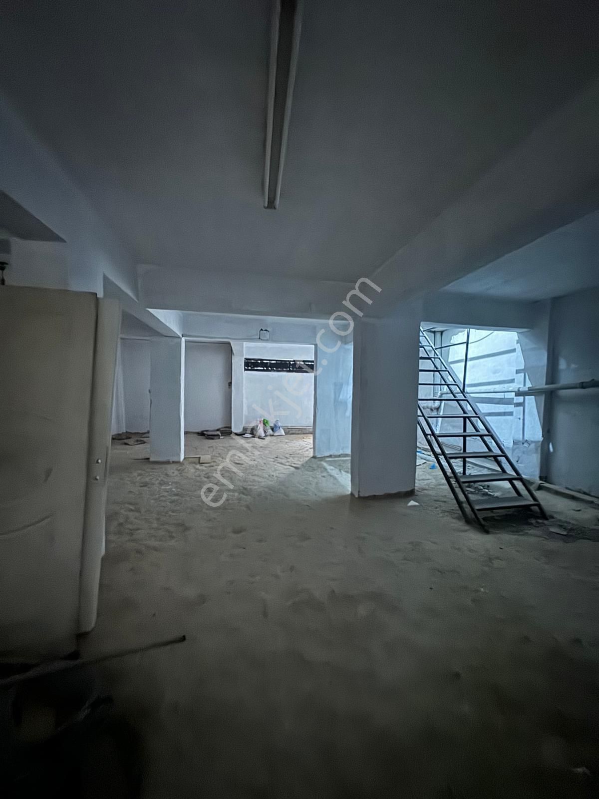 Acil Satılık Depolu Dükkan Toplam 180m2 - Görsel 5