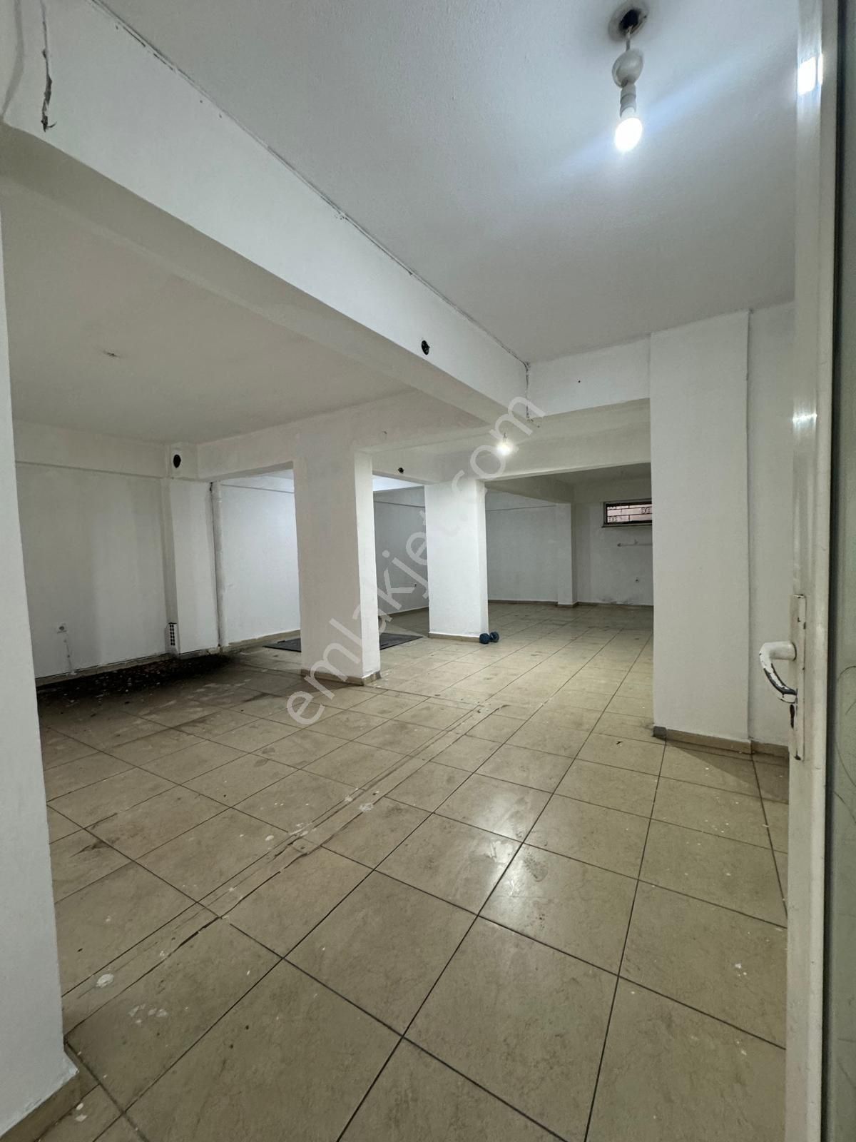 Acil Satılık Depolu Dükkan Toplam 180m2 - Görsel 4