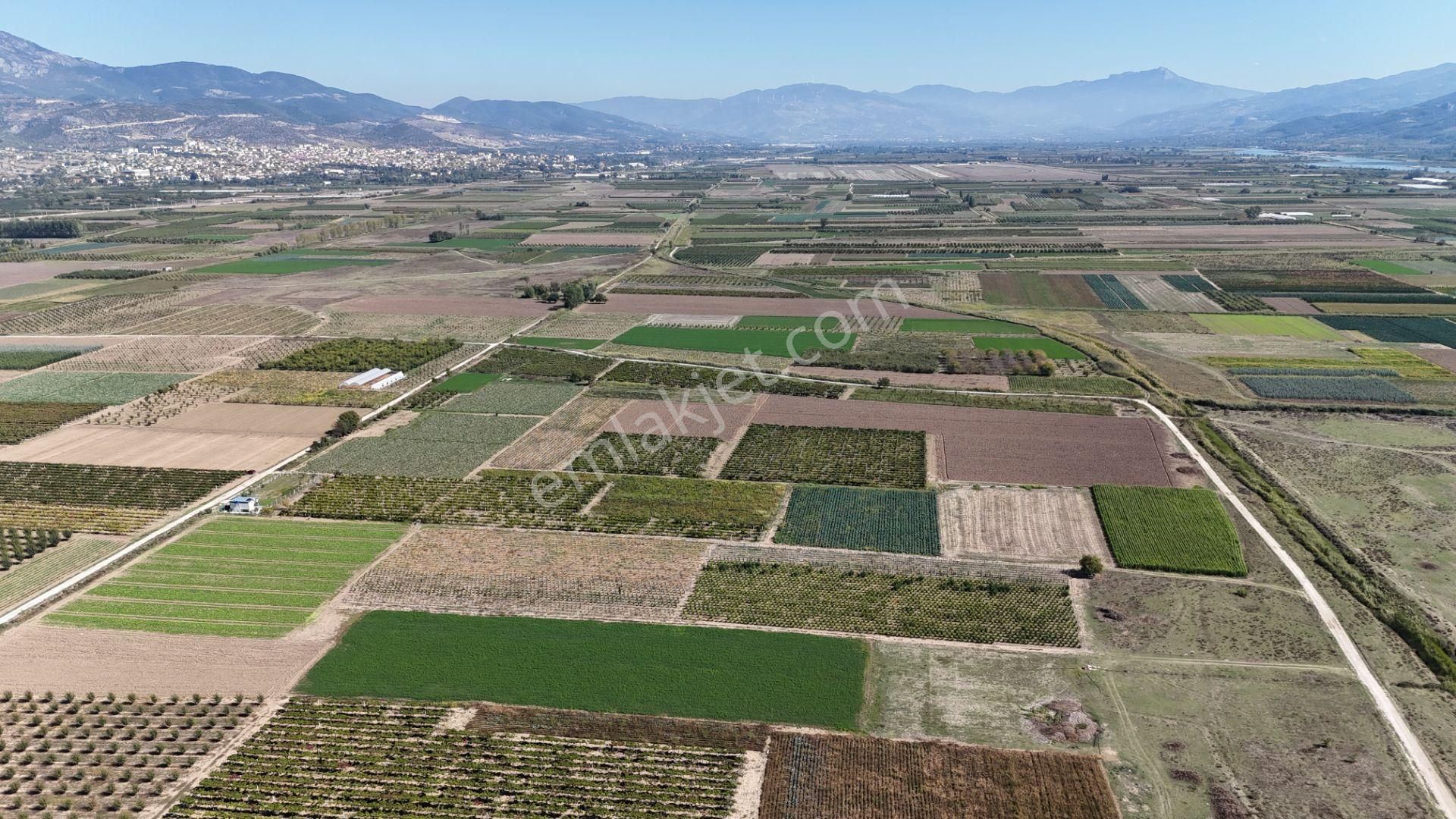 Remax-hür Müge Ergün Aydaştan Satılık Tarla