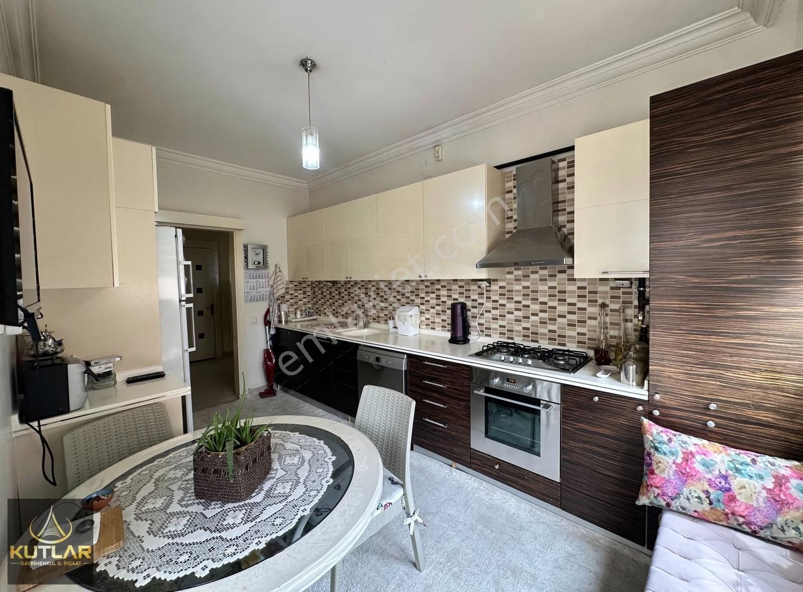 Kutlar'dan Sarıgüllük Botanik Bahçesi Karşısı Satılık 3+1 Daire. - Görsel 2