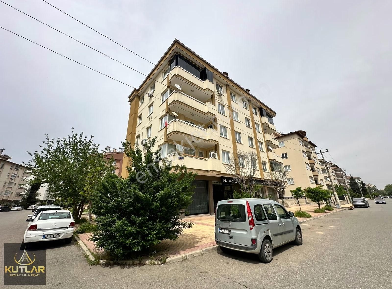 Kutlar'dan Sarıgüllük Botanik Bahçesi Karşısı Satılık 3+1 Daire.