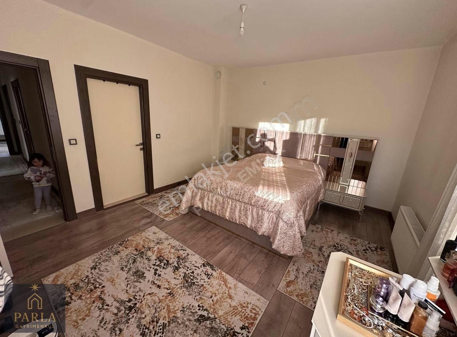 Parla Emlak'tan Saraycık Toki 3.b/2.e De 143m2/1.kat Köşe Daire - Görsel 6