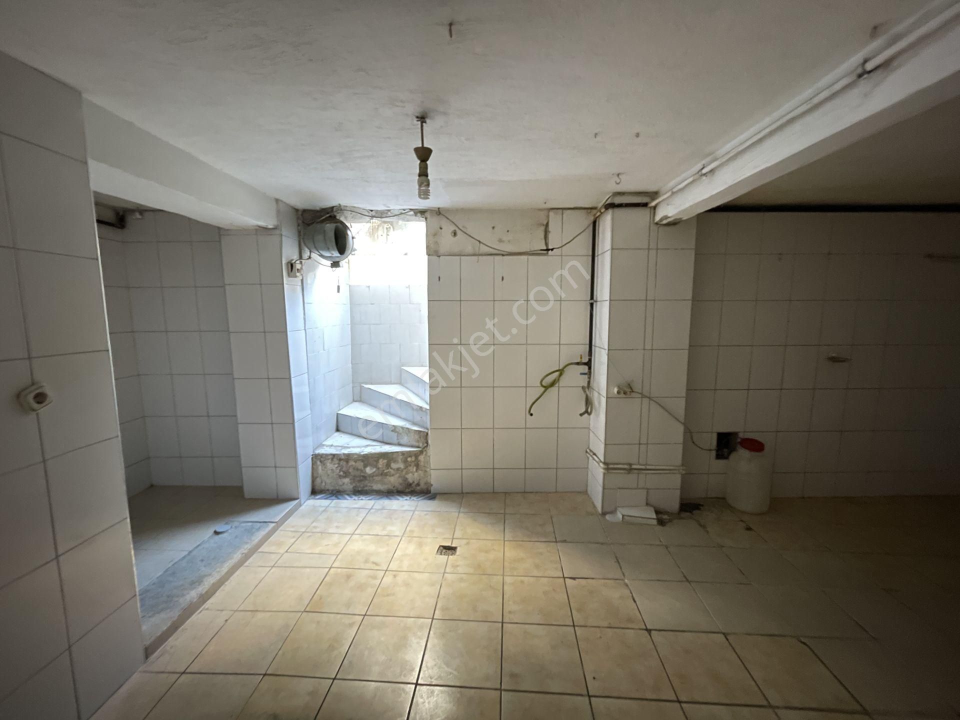 Cerrahpaşa’da Ana Cadde Üzerinde Köşe Konumlu Kiralık Şık Dükkan - Görsel 31