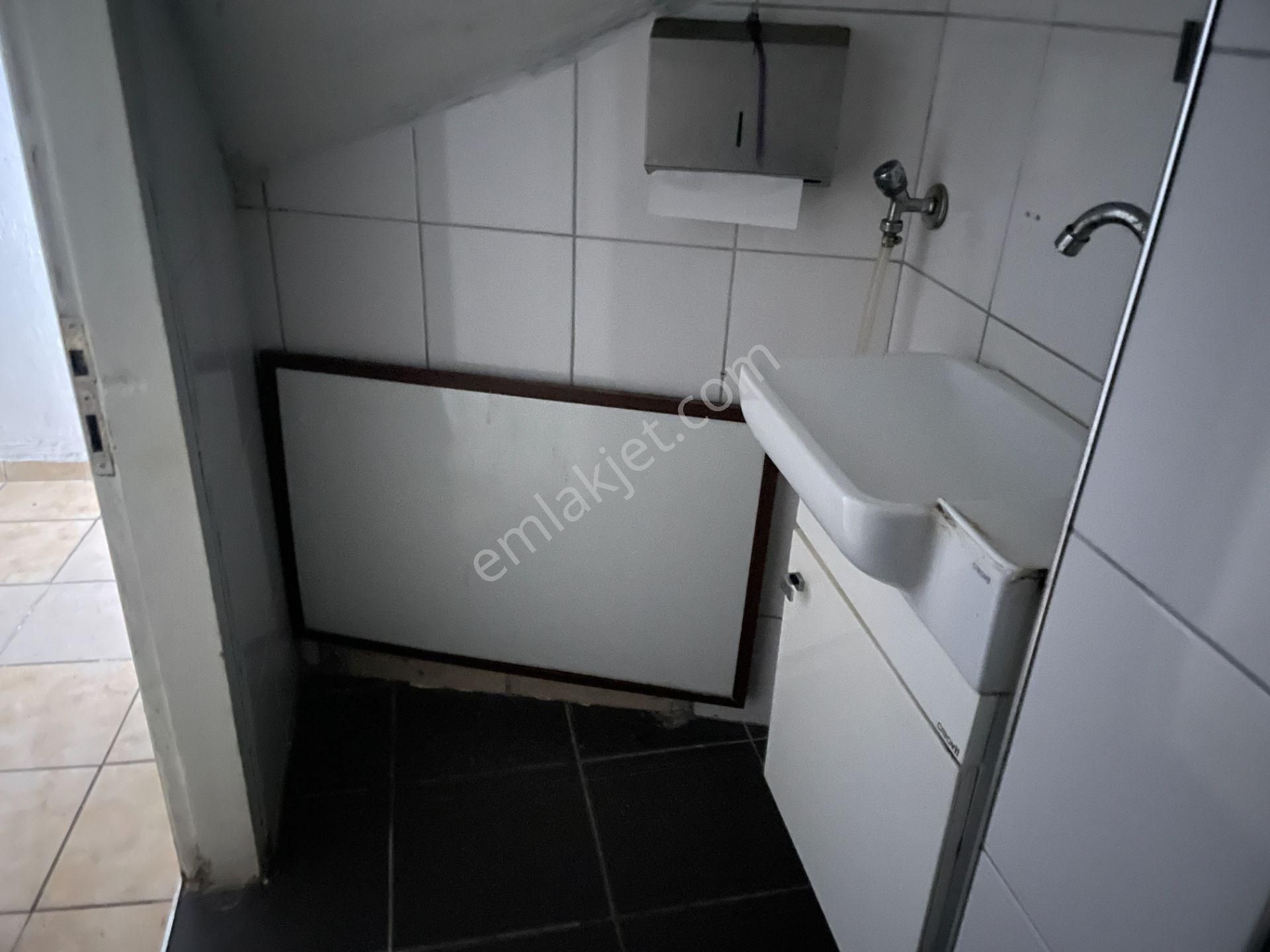 Cerrahpaşa’da Ana Cadde Üzerinde Köşe Konumlu Kiralık Şık Dükkan - Görsel 21