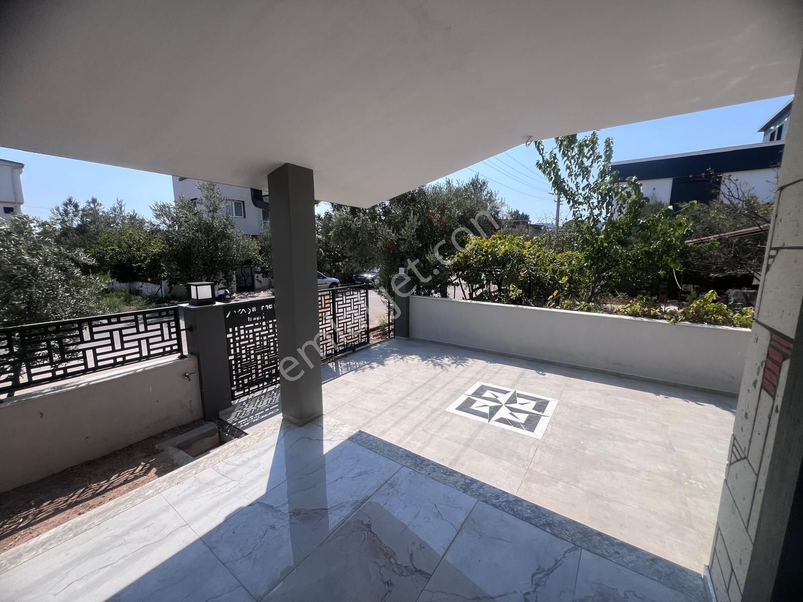 300m2 Arsa İçinde Tek Müstakil 3+1 Villa 4 Tarafı Bahçeli - Görsel 5