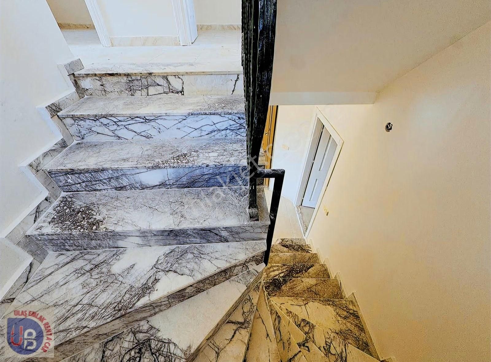 Akbük Merkezde Müstakil Site İçerisi Havuzlu Villa Fırsatı - Görsel 3