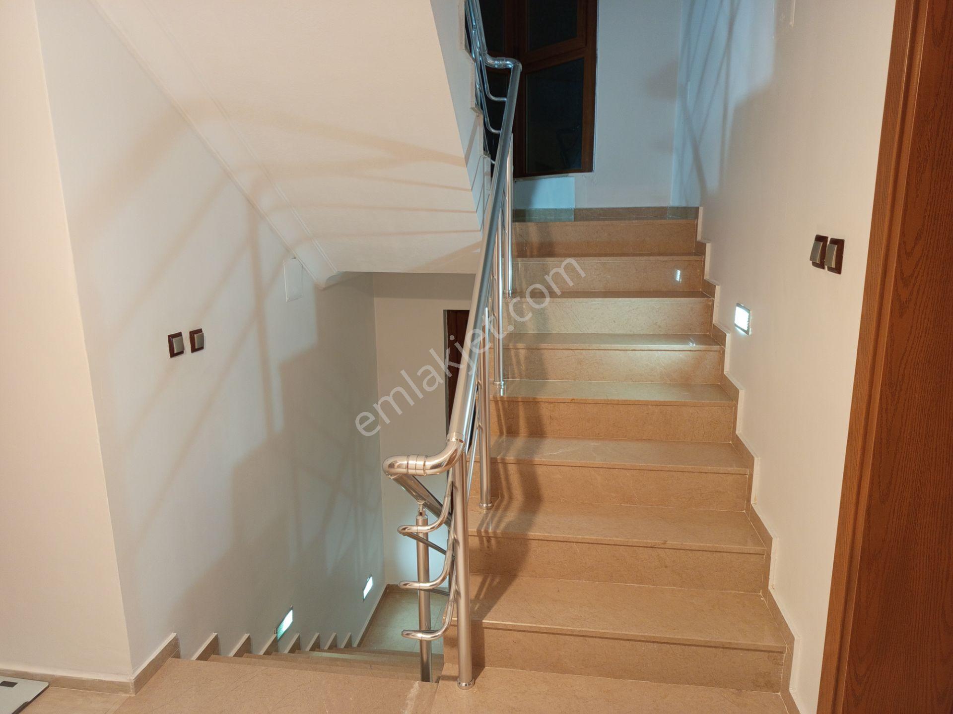 Deniz Ve Karaburan Manzaralı, Yerden Isıtmalı Kombili 5+1 Köşe Villa - Görsel 26