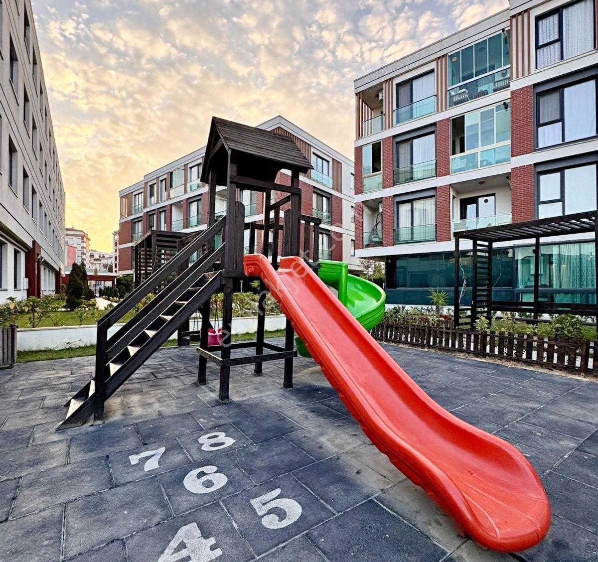 Büyükçekmece Lotus Mimaroba Sitesinde 4+1 185m² Satılık Daire - Görsel 4