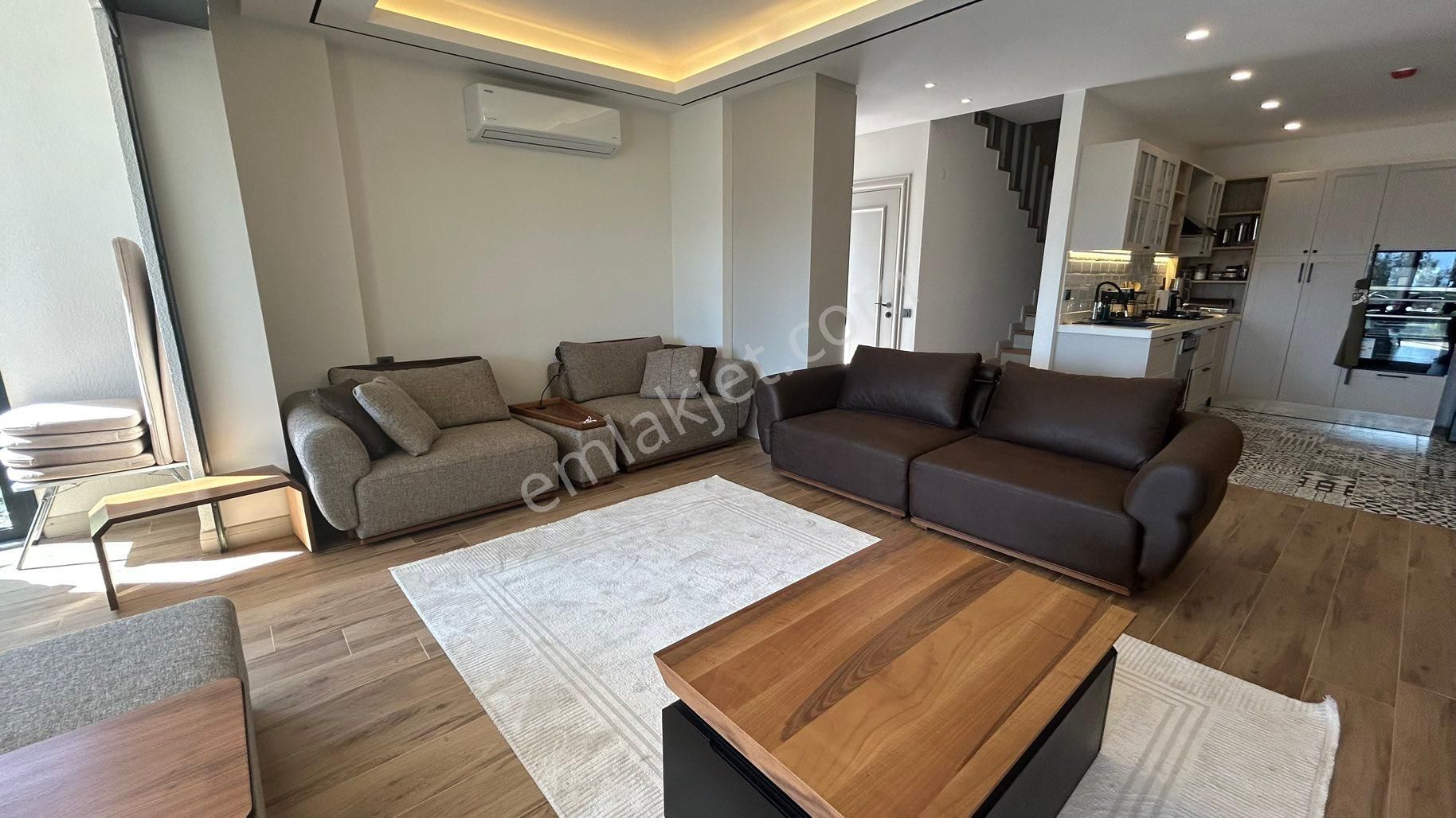 Kuşadası'nda Satılık Deniz Manzaralı 3+1 Trıpleks Havuzlu Villa - Görsel 18