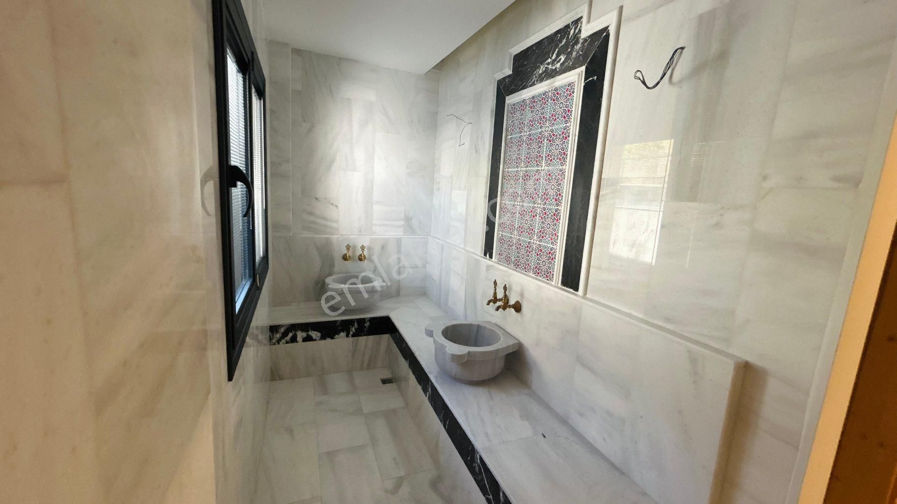 Kuşadası'nda Satılık Deniz Manzaralı 3+1 Trıpleks Havuzlu Villa - Görsel 8