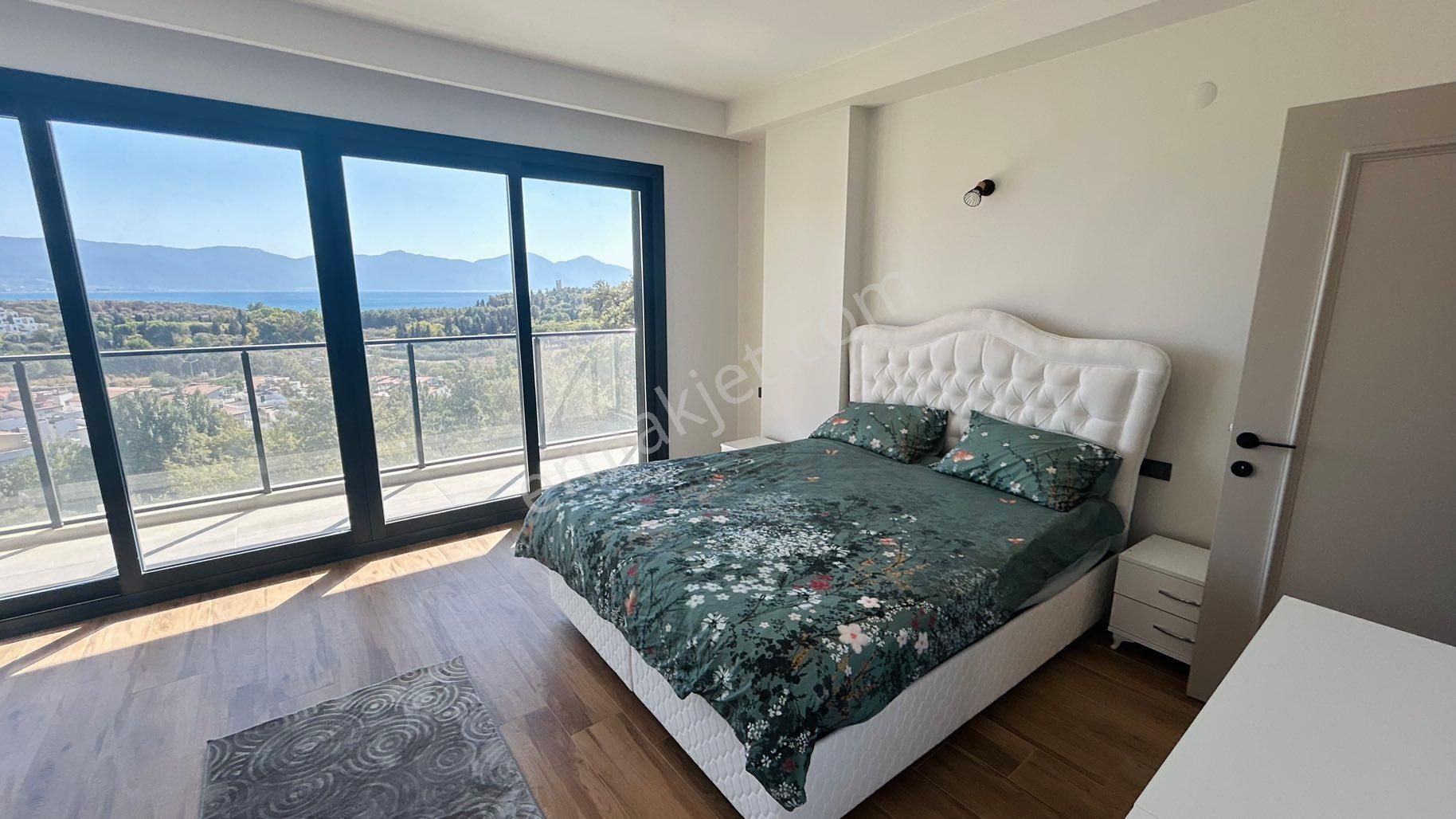 Kuşadası'nda Satılık Deniz Manzaralı 3+1 Trıpleks Havuzlu Villa - Görsel 5