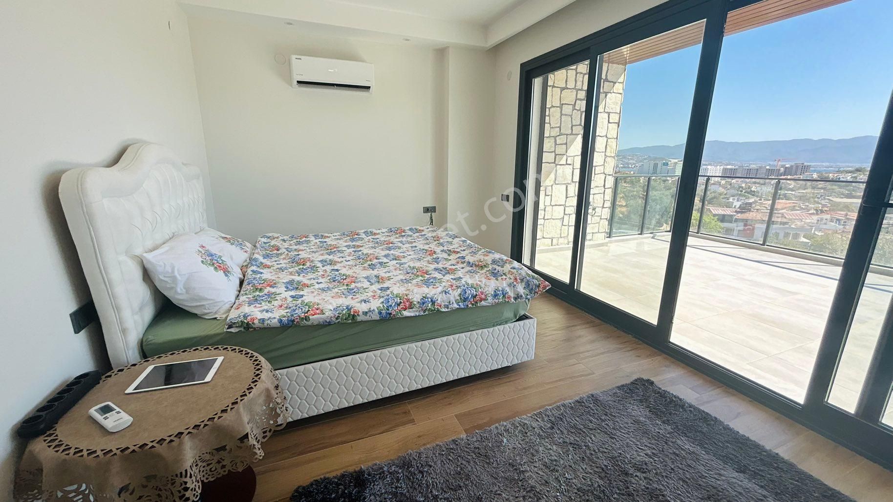 Kuşadası'nda Satılık Deniz Manzaralı 3+1 Trıpleks Havuzlu Villa - Görsel 9
