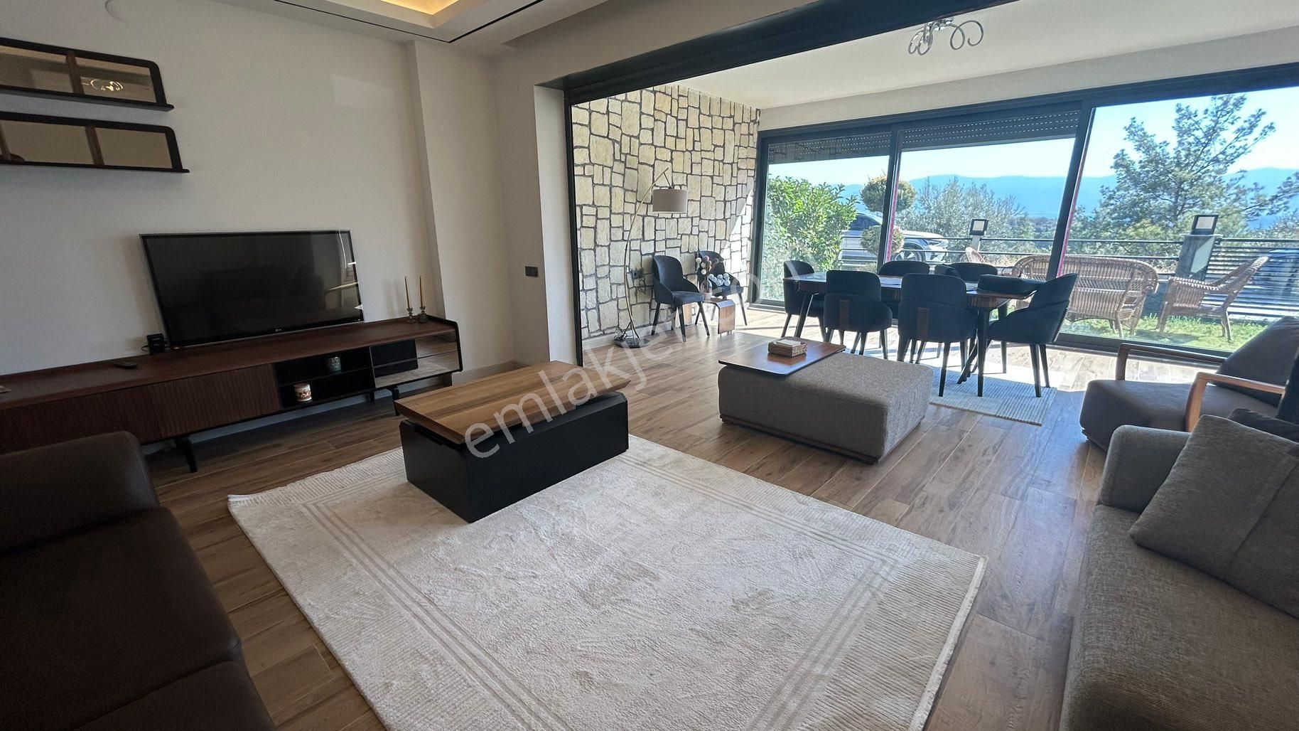 Kuşadası'nda Satılık Deniz Manzaralı 3+1 Trıpleks Havuzlu Villa - Görsel 17