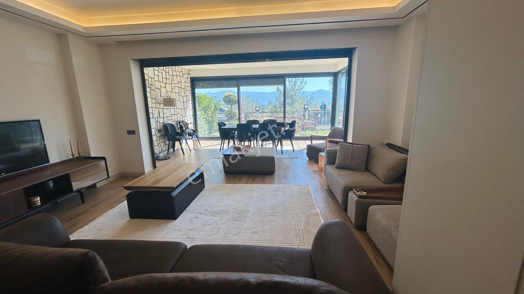 Kuşadası'nda Satılık Deniz Manzaralı 3+1 Trıpleks Havuzlu Villa - Görsel 14