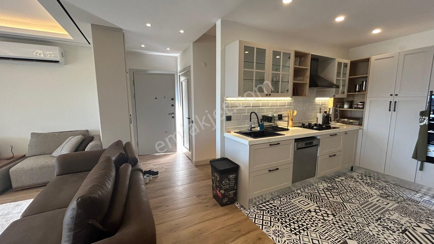 Kuşadası'nda Satılık Deniz Manzaralı 3+1 Trıpleks Havuzlu Villa - Görsel 16