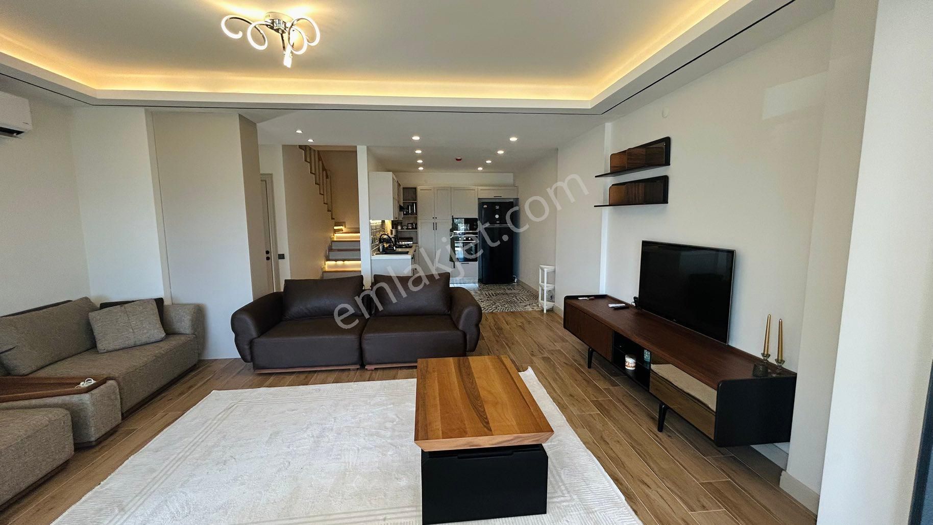 Kuşadası'nda Satılık Deniz Manzaralı 3+1 Trıpleks Havuzlu Villa - Görsel 15