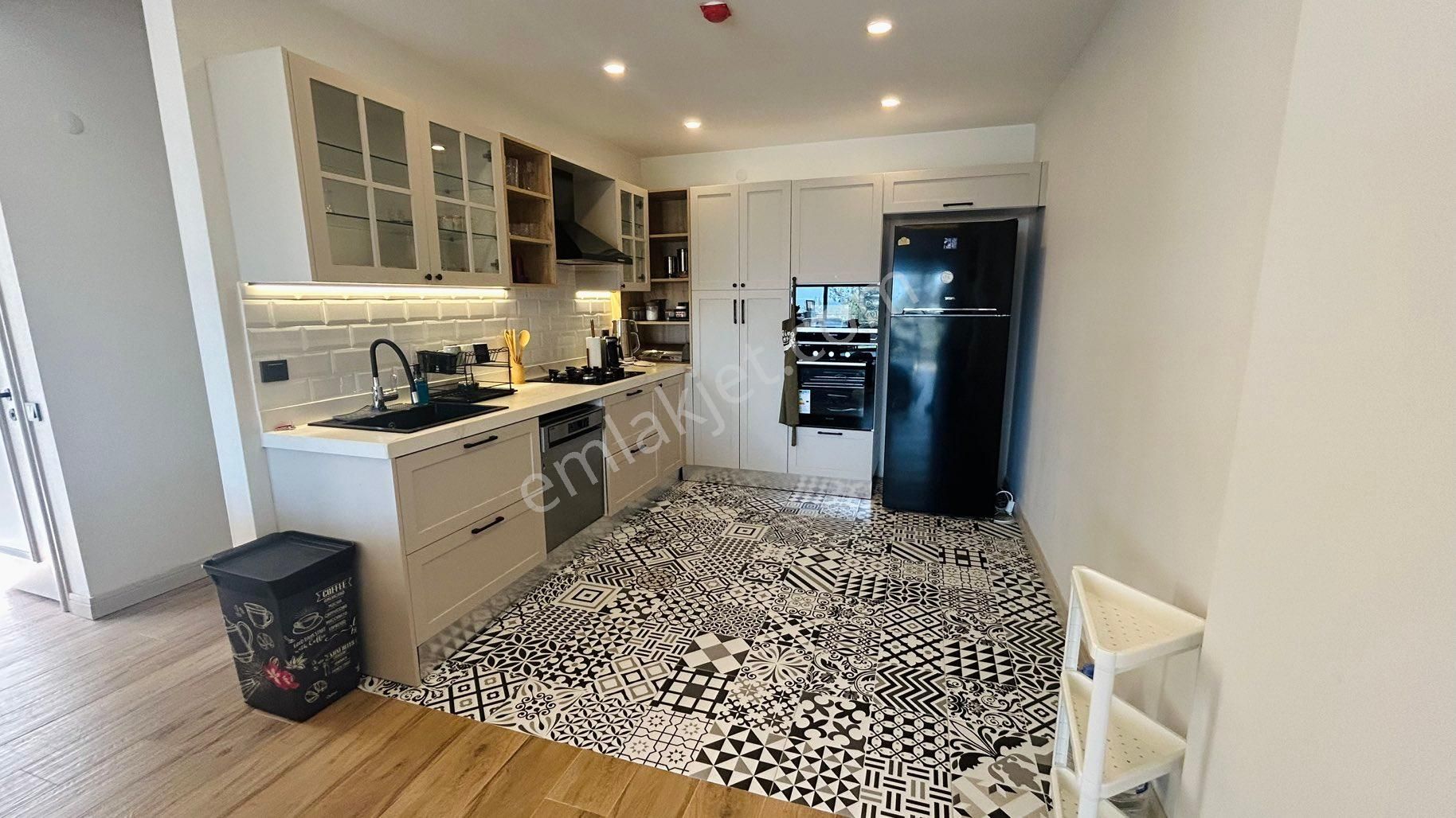 Kuşadası'nda Satılık Deniz Manzaralı 3+1 Trıpleks Havuzlu Villa - Görsel 21