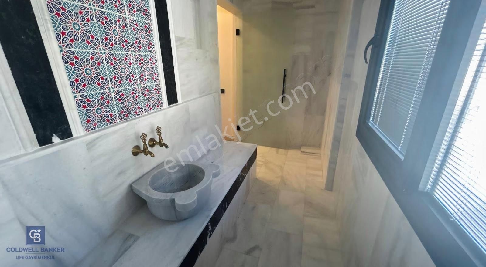 Kuşadası'nda Satılık Deniz Manzaralı 3+1 Trıpleks Havuzlu Villa - Görsel 2