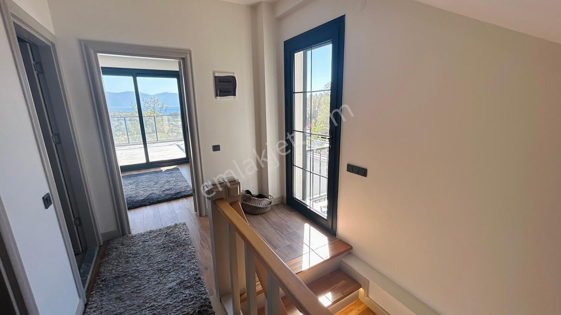 Kuşadası'nda Satılık Deniz Manzaralı 3+1 Trıpleks Havuzlu Villa - Görsel 12