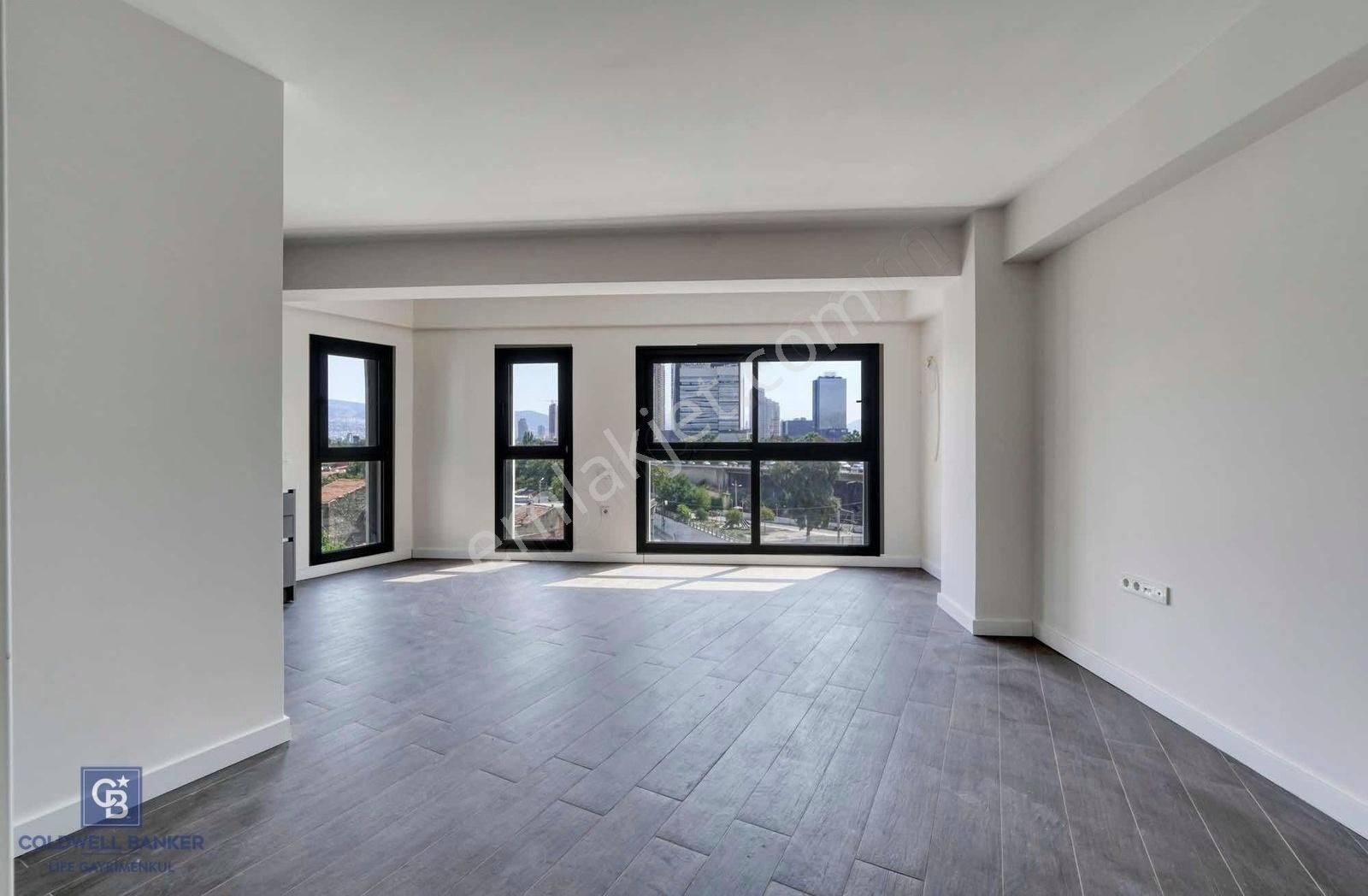 Alsancak Kahramanlarda Tabela Değeri Yüksek 2+1 Satılık Ofis - Görsel 16