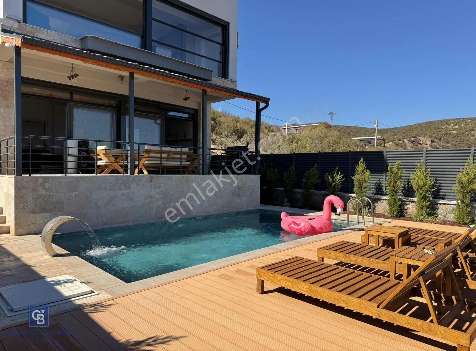 Çandarlı'da Deniz Manzaralı Havuzlu Satılık Tripleks Villa - Görsel 12