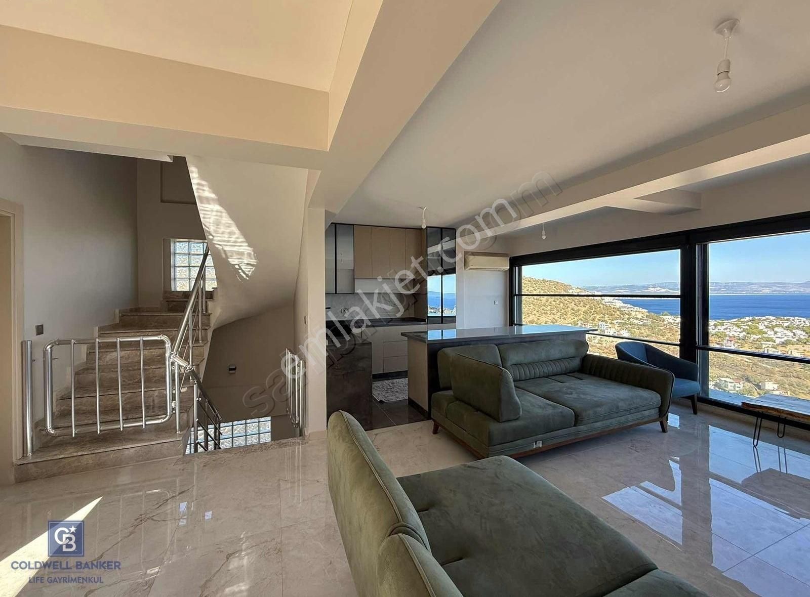 Çandarlı'da Deniz Manzaralı Havuzlu Satılık Tripleks Villa - Görsel 2