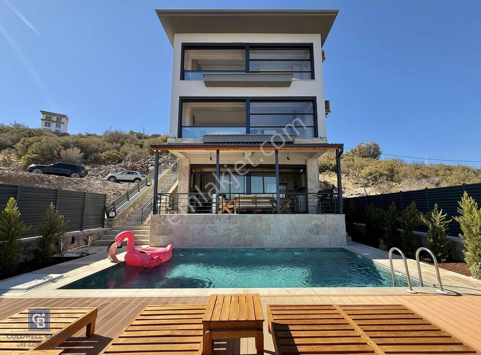 Çandarlı'da Deniz Manzaralı Havuzlu Satılık Tripleks Villa - Görsel 11