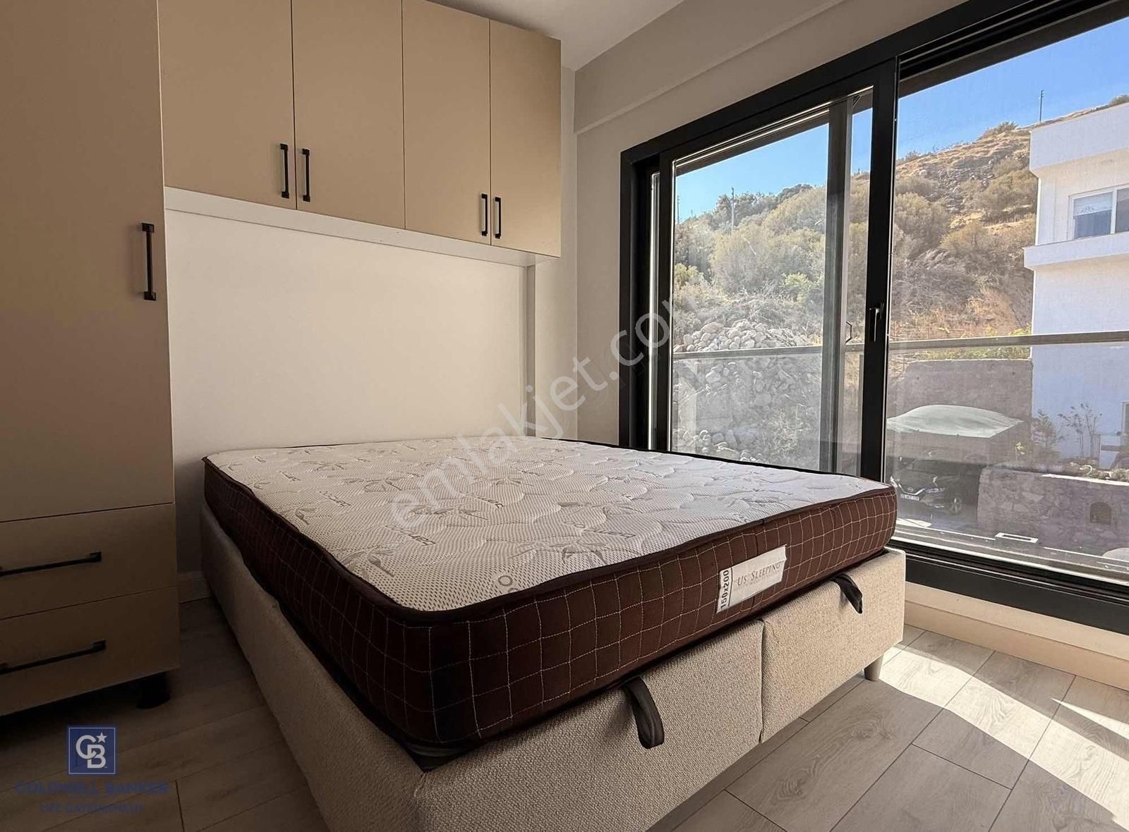 Çandarlı'da Deniz Manzaralı Havuzlu Satılık Tripleks Villa - Görsel 6