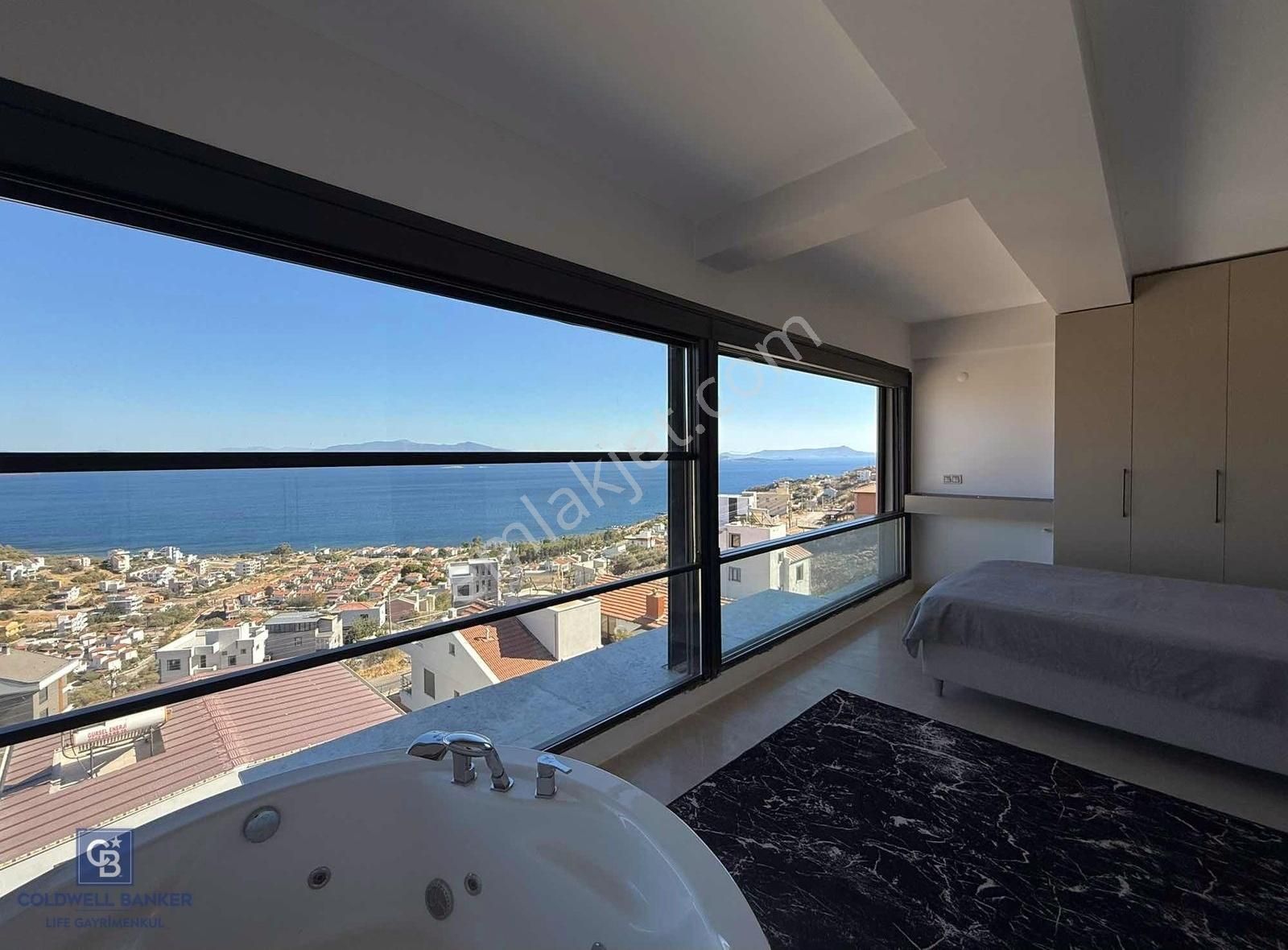 Çandarlı'da Deniz Manzaralı Havuzlu Satılık Tripleks Villa - Görsel 23