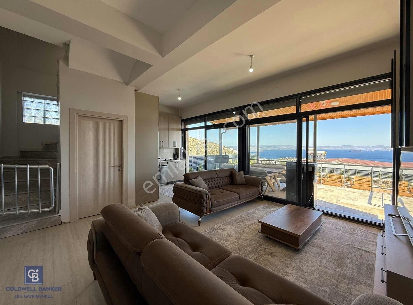 Çandarlı'da Deniz Manzaralı Havuzlu Satılık Tripleks Villa - Görsel 9