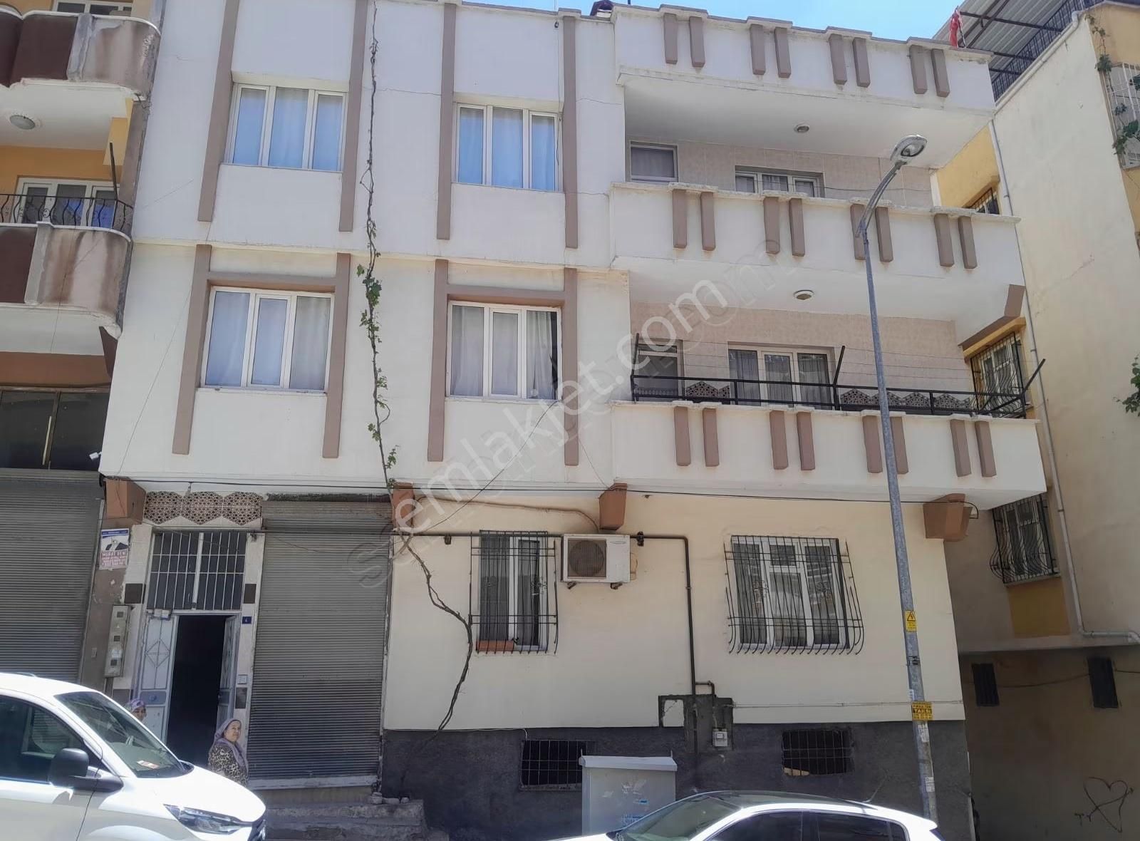 Zeytinli Mahallesinde 3 Katlı Mustakil Satlık