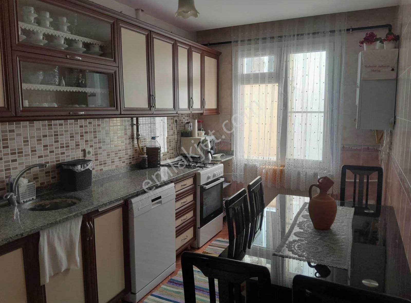 Zeytinli Mahallesinde 3 Katlı Mustakil Satlık - Görsel 3