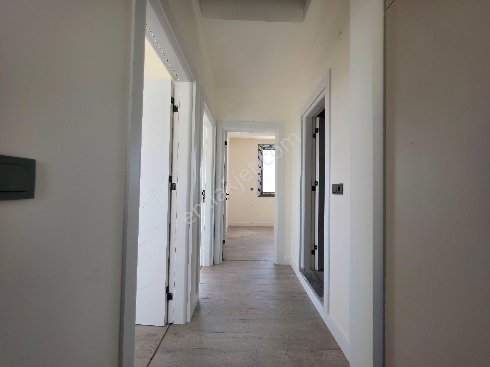 Havuzlu Site İçerisinde 3+1 Villa - Görsel 19