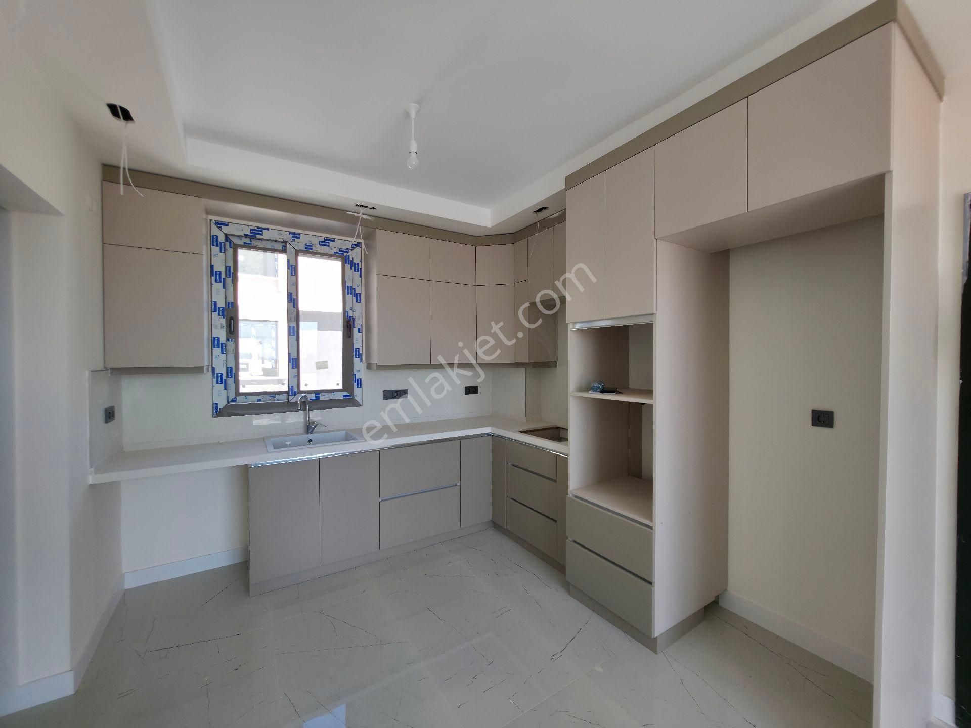 Havuzlu Site İçerisinde 3+1 Villa - Görsel 3