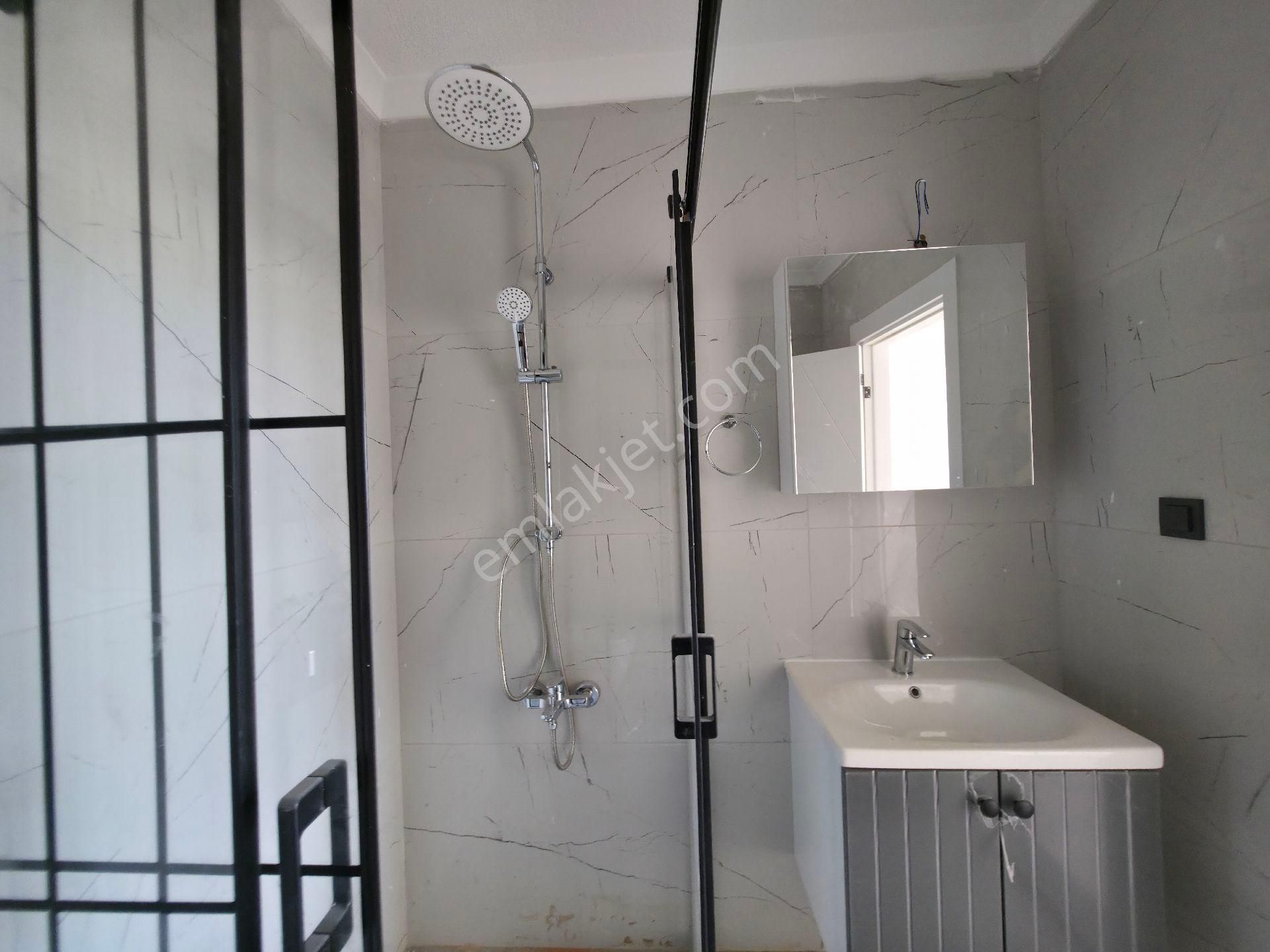 Havuzlu Site İçerisinde 3+1 Villa - Görsel 18