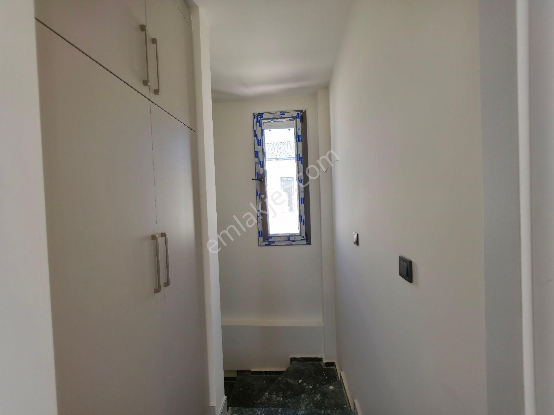 Havuzlu Site İçerisinde 3+1 Villa - Görsel 15