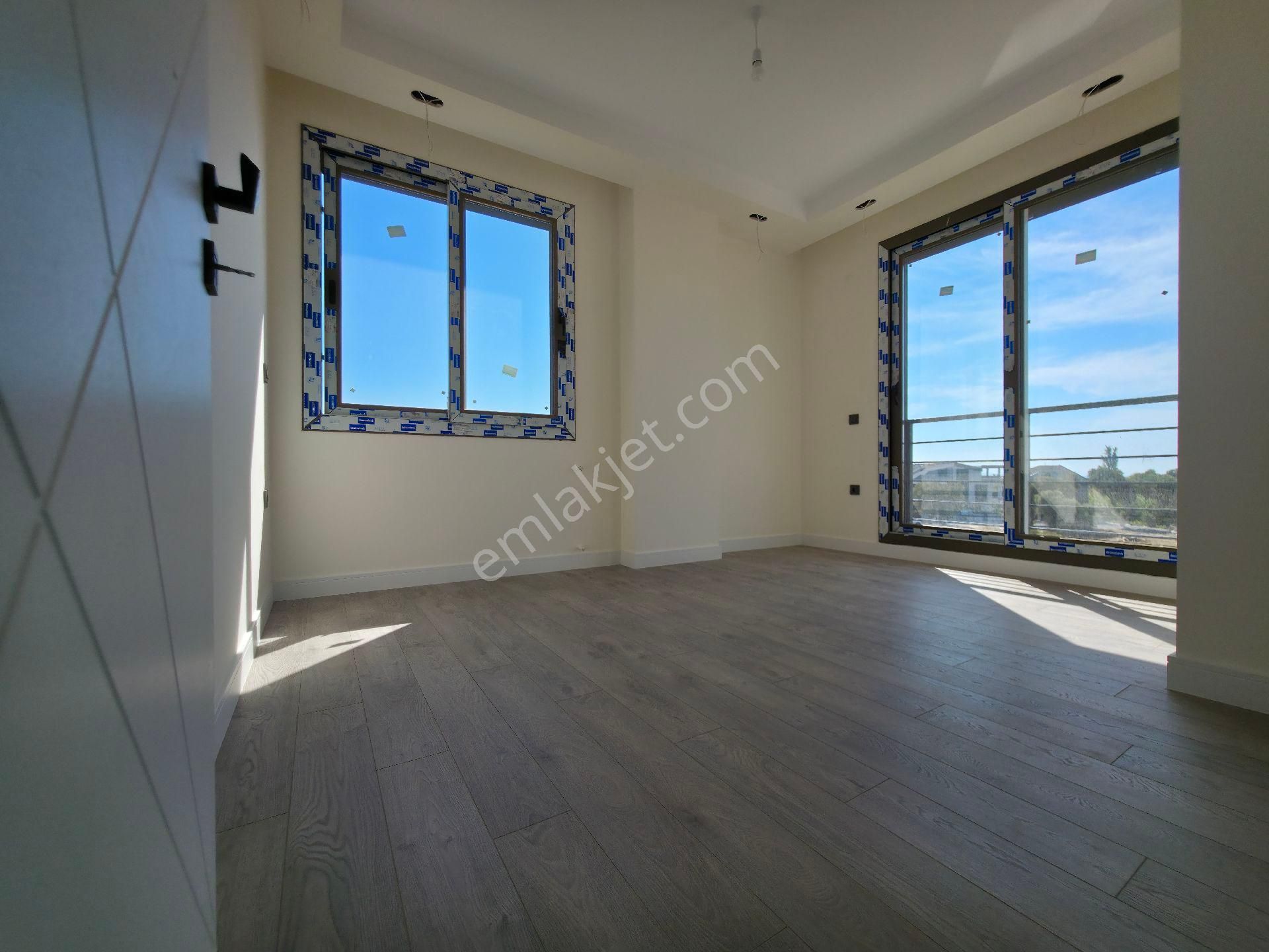 Havuzlu Site İçerisinde 3+1 Villa - Görsel 21